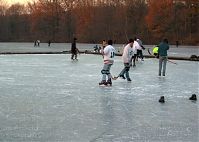 Dateiname=Berlin-Wedding-Rehberge-Ploetzensee-20021214-05.jpg
Dateigröße=206KB
Abmessungen: 880x625
hinzugefügt am: 04. Januar 2016 Berlin-Wedding-Rehberge-Ploetzensee-20021214-05.jpg