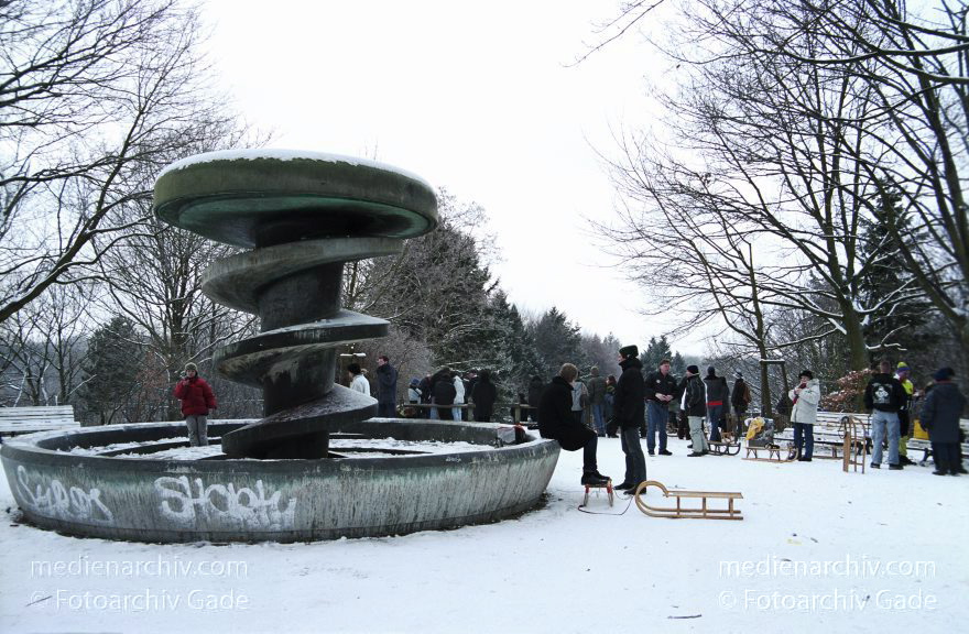 Berlin. Park Rehberge. Winter.
Januar 2003. Berlin. Wedding. Park Rehberge. Winter.
Schlüsselwörter: Berlin;Deutschland;Germany;Mitte;Park;Rathenaubrunnen;Rehberge;Schnee;Wedding;2003;Winter