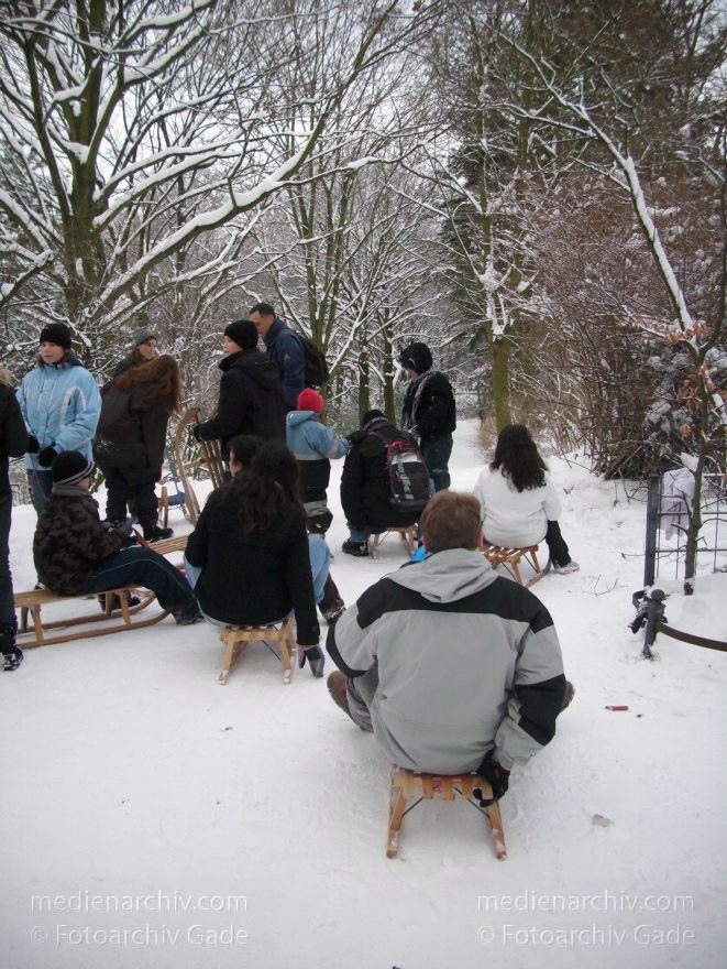 Berlin. Wedding. Verschneite Rodelbahn im Park Rehberge. Schnee. Rodeln. Schlittenfahren. Winter.
2. 1. 2010. Berlin. Mitte. Wedding. Verschneite Rodelbahn im Park Rehberge. Schnee. Rodeln. Schlittenfahren. Winter.
Schlüsselwörter: Berlin;Deutschland;Germany;Mitte;Rehberge;Rodelbahn;Schlitten;Schnee;Wedding;2010;Winter