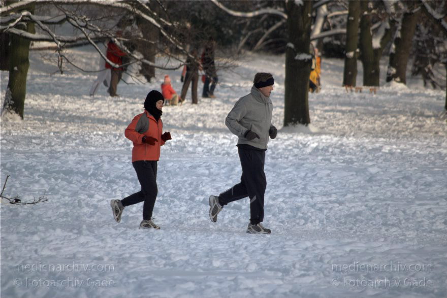 Berlin. Park Rehberge. Rodeln. Schlittenfahren. Schnee. Joggen. Sport
3. 1. 2010. Berlin. Mitte. Wedding. Park Rehberge. Rodeln. Schlittenfahren. Schnee. Joggen. Sport
Schlüsselwörter: Berlin;Deutschland;Germany;Mitte;Park;Rehberge;rodeln;Schlitten;Schnee;Wedding;2010;Winter