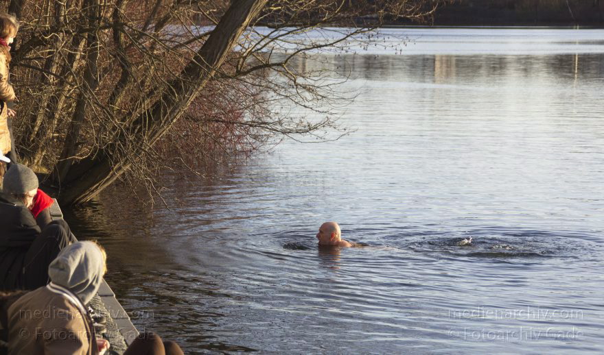 Berlin. Rehberge. Plötzensee. Schwimmen
7. 1. 2014. Berlin. Mitte. Wedding. Rehberge. Ein Mann schwimmt im Plötzensee.
Schlüsselwörter: Berlin;Germany;Plötzensee;Rehberge;schwimmen;Wedding;2014;Winter;Mitte