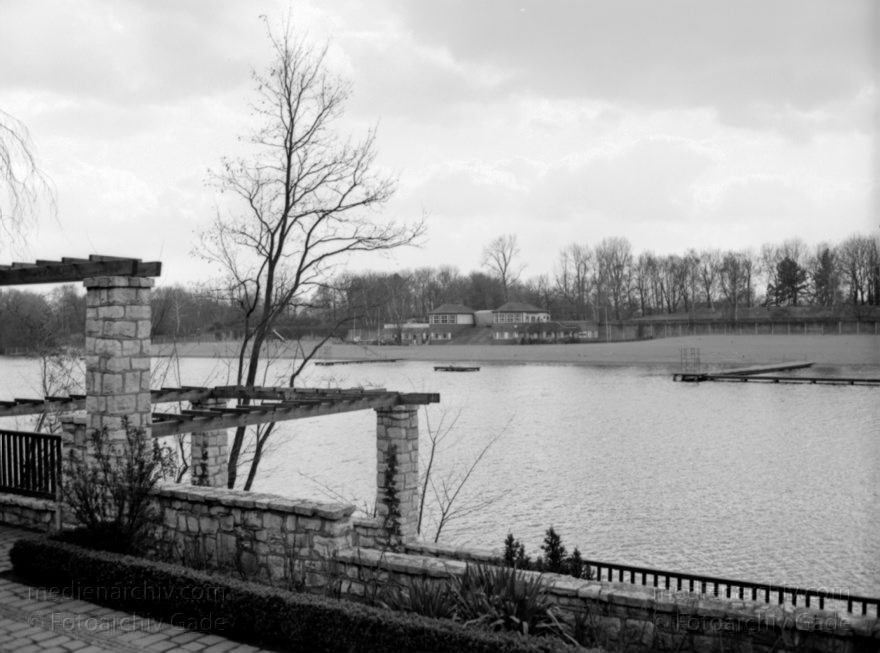 Berlin. Neukölln. Blick von der Grenzallebrücke auf den Oberhafen und Unterhafen.
Januar 2003. Berlin. Neukölln. Blick von der Grenzallebrücke auf den Oberhafen und Unterhafen.
Schlüsselwörter: Berlin;Deutschland;Germany;Park;Rehberge;1993;Wedding