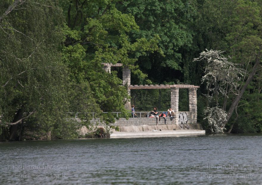 Berlin. Park Rehberge. Plötzensee.
24. 5. 2010. Berlin. Mitte. Wedding. Park Rehberge. Plötzensee.
Schlüsselwörter: Berlin;Deutschland;Germany;Mitte;Park;Plötzensee;Rehberge;2010;Wedding