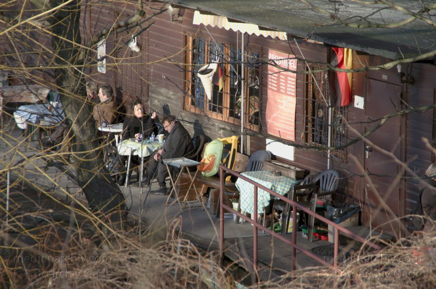 Berlin. Neukölln. Blick von der Grenzallebrücke auf den Oberhafen und Unterhafen.
Januar 2003. Berlin. Neukölln. Blick von der Grenzallebrücke auf den Oberhafen und Unterhafen.
Schlüsselwörter: Berlin;Café;Deutschland;Germany;Gäste;Mitte;Plötzensee;Regenbogen;Rehberge;2011;Restaurant