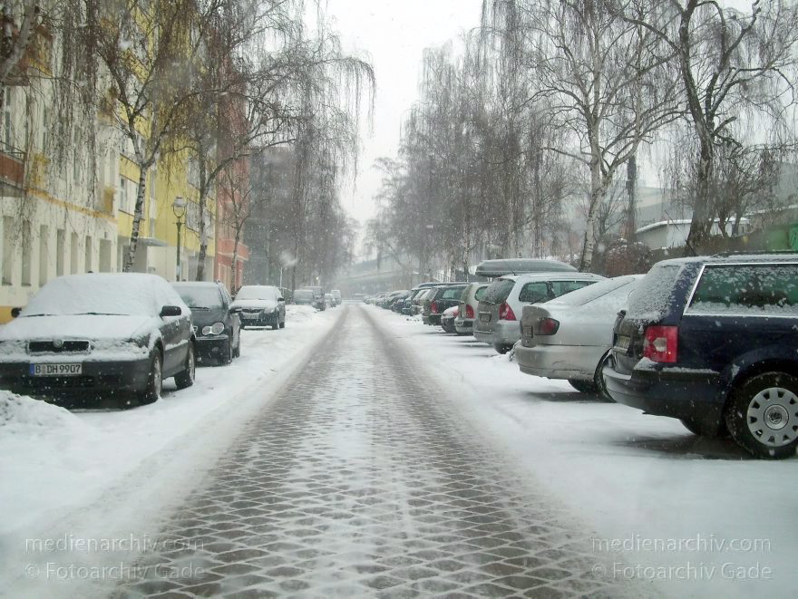 Berlin. Wedding. Lynarstaße im Winter. Schnee. Eis.
10. 2. 2010. Berlin. Mitte. Wedding. Lynarstaße im Winter. Schnee. Eis.
Schlüsselwörter: Berlin;Deutschland;Eis;Germany;Lynarstraße;Mitte;Schnee;Sprengelkiez;Wedding;2010;Winter