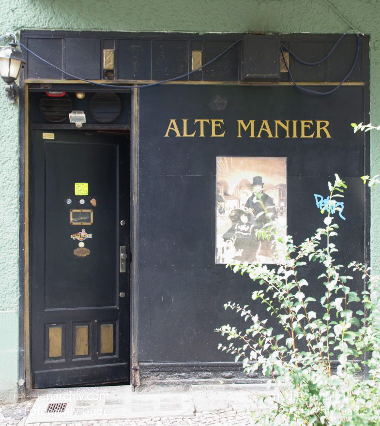 Berlin. Wedding. Sprengelstraße. Alte Manier. Sexkino Bordell.
1. 8. 2011. Berlin. Mitte. Wedding. Sprengelstraße. Alte Manier. Sexkino Bordell.
Schlüsselwörter: Alte  Manier;Berlin;Bordell;Deutschland;Germany;Mitte;Sexkino;Sprengelkiez;Sprengelstraße;2011;Wedding
