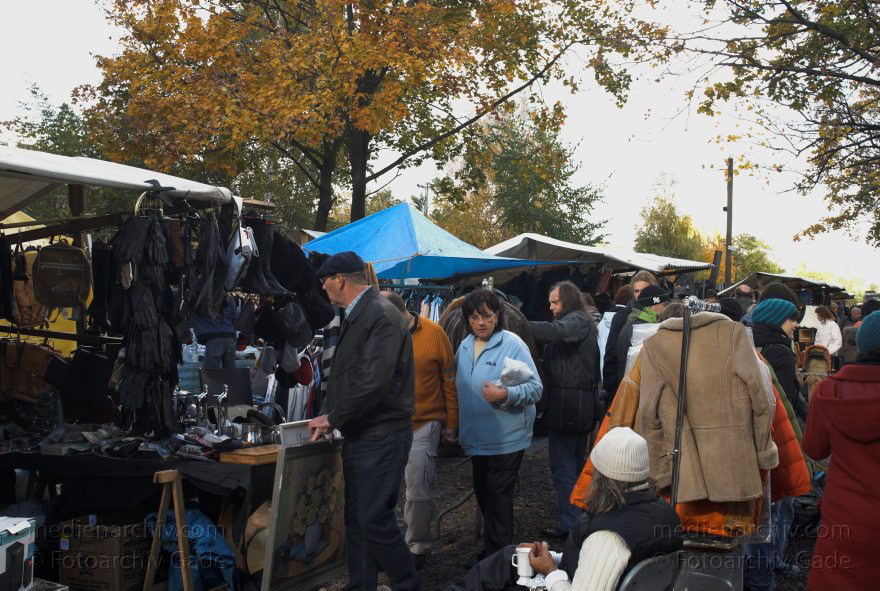 Berlin. Wedding. Flohmarkt am Mauerpark
21. 10. 2007. Berlin. Mitte. Wedding. Flohmarkt am Mauerpark.
Schlüsselwörter: Berlin;Flohmarkt;Germany;Mitte;2007;Wedding