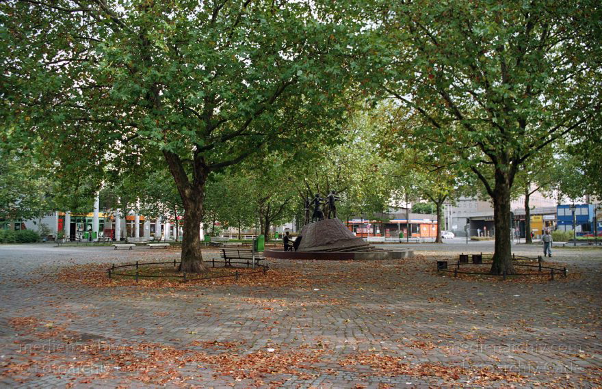 Berlin. Wedding. Nettelbeckplatz
Oktober 2001. Berlin. Wedding. Nettelbeckplatz
Schlüsselwörter: Berlin;Deutschland;Germany;Mitte;Nettelbeckplatz;2001;Wedding