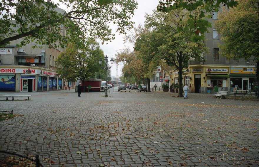 Berlin. Wedding. Nettelbeckplatz
Oktober 2001. Berlin. Wedding. Nettelbeckplatz
Schlüsselwörter: Berlin;Deutschland;Germany;Mitte;Nettelbeckplatz;2001;Wedding