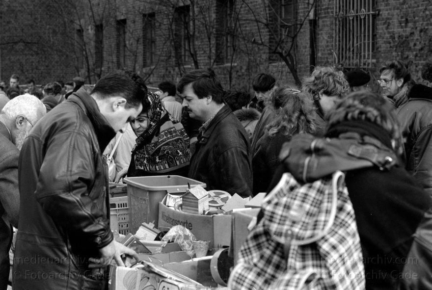 Berlin. Wedding. Flohmarkt am Humboldthain.
Januar 1995. Berlin. Wedding. Flohmarkt am Humboldthain.
Schlüsselwörter: Berlin;Deutschland;Flohmarkt;Germany;1995;Wedding