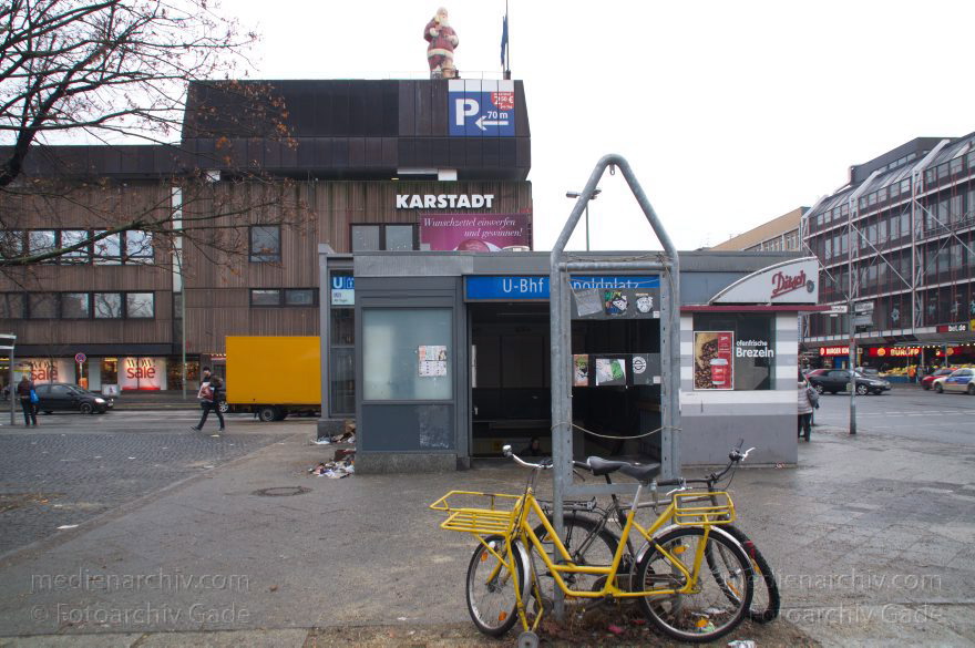 Berlin. Wedding. Leopoldplatz. U-Bahnhof. Müllerstraße. Karstadt
24. 12. 2012. Berlin. Mitte. Wedding. Leopoldplatz. U-Bahnhof. Müllerstraße. Karstadt
Schlüsselwörter: Berlin;Deutschland;Germany;Leopoldplatz;Mitte;Müllerstraße;U-Bahnhof;2012;Wedding