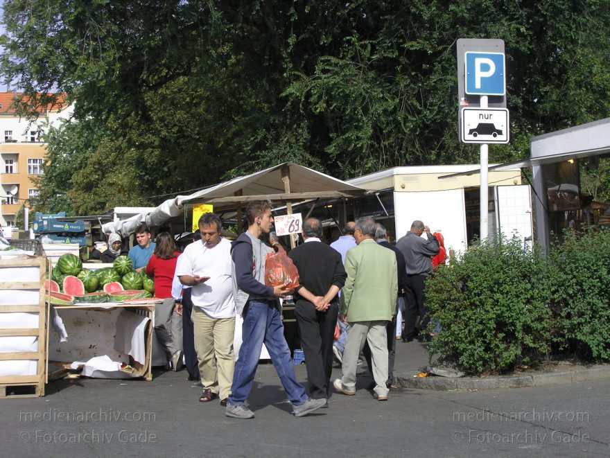 Berlin. Wedding. Türkischer Gemüsemarkt
September 2004. Berlin. Mitte. Wedding.  Türkischer Gemüsemarkt
Schlüsselwörter: Berlin;Deutschland;Gemüsemarkt;Germany;Markt;Mitte;2004;Wedding