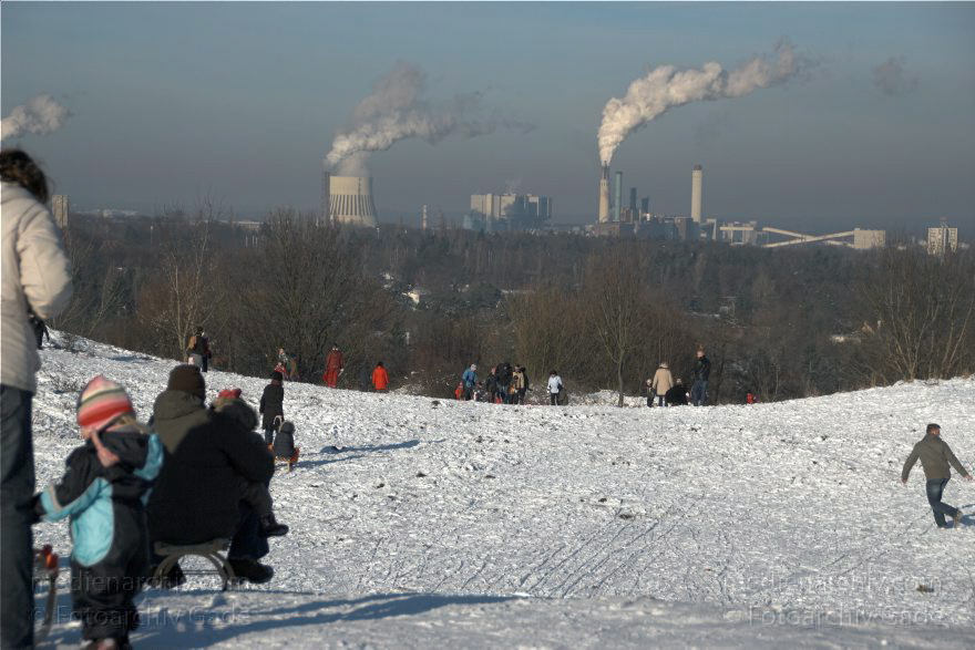 Berlin. Charlottenburg-Wilmersdorf. Rodeln auf dem Drachenberg. Winter
11. 1. 2009. Berlin. Charlottenburg-Wilmersdorf. Wilmersdorf. Grunewald. Wintersport. Rodeln auf dem Drachenberg. Winter. Schnee.
Schlüsselwörter: Berlin;Deutschland;Germany;Grunewald;Rodeln;Schlitten;Schnee;Winter;2009;Wintersprot