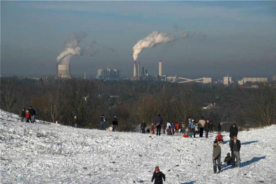 Berlin. Charlottenburg-Wilmersdorf. Rodeln auf dem Drachenberg. Winter
11. 1. 2009. Berlin. Charlottenburg-Wilmersdorf. Wilmersdorf. Grunewald. Wintersport. Rodeln auf dem Drachenberg. Winter. Schnee.
Schlüsselwörter: Berlin;Deutschland;Germany;Grunewald;Rodeln;Schlitten;Schnee;Winter;2009;Wintersprot
