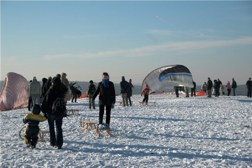 Berlin. Charlottenburg-Wilmersdorf. Rodeln auf dem Drachenberg. Winter
11. 1. 2009. Berlin. Charlottenburg-Wilmersdorf. Wilmersdorf. Grunewald. Wintersport. Rodeln auf dem Drachenberg. Winter. Schnee.
Schlüsselwörter: Berlin;Deutschland;Germany;Grunewald;Rodeln;Schlitten;Schnee;Winter;2009;Wintersprot