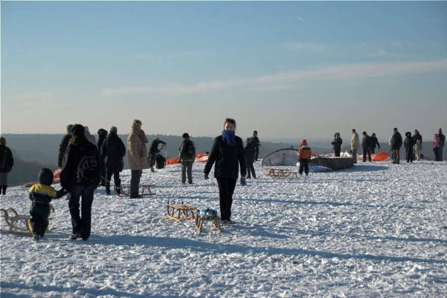 Berlin. Charlottenburg-Wilmersdorf. Rodeln auf dem Drachenberg. Winter
11. 1. 2009. Berlin. Charlottenburg-Wilmersdorf. Wilmersdorf. Grunewald. Wintersport. Rodeln auf dem Drachenberg. Winter. Schnee.
Schlüsselwörter: Berlin;Deutschland;Germany;Grunewald;Rodeln;Schlitten;Schnee;Winter;2009;Wintersprot