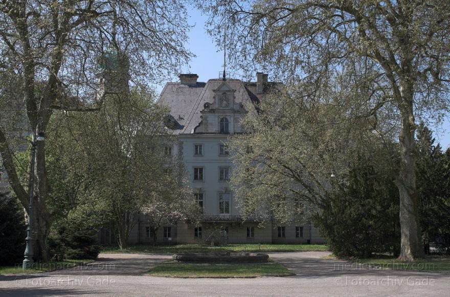 Berlin. Zehlendorf. Jagdschloss Glienicke. Glienicker Lake
26. 4. 2009. Berlin. Zehlendorf. Jagdschloss Glienicke. Glienicker Lake
Schlüsselwörter: Berlin;Brandenburg;Deutschland;Germany;Glienicke;Glienicker Lake;Jagdschloss;Jagdschloss Glienicke;Klein Glienicke;Potsdam;2009;Zehlendorf