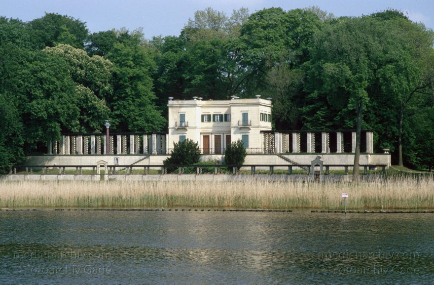 Berlin. Zehlendorf. Wannsee. Havel.
Mai 1995. Berlin. Zehlendorf. Wannsee. Havel.
Schlüsselwörter: Berlin;Deutschland;Germany;Havel;Wannsee;1995;Zehlendorf