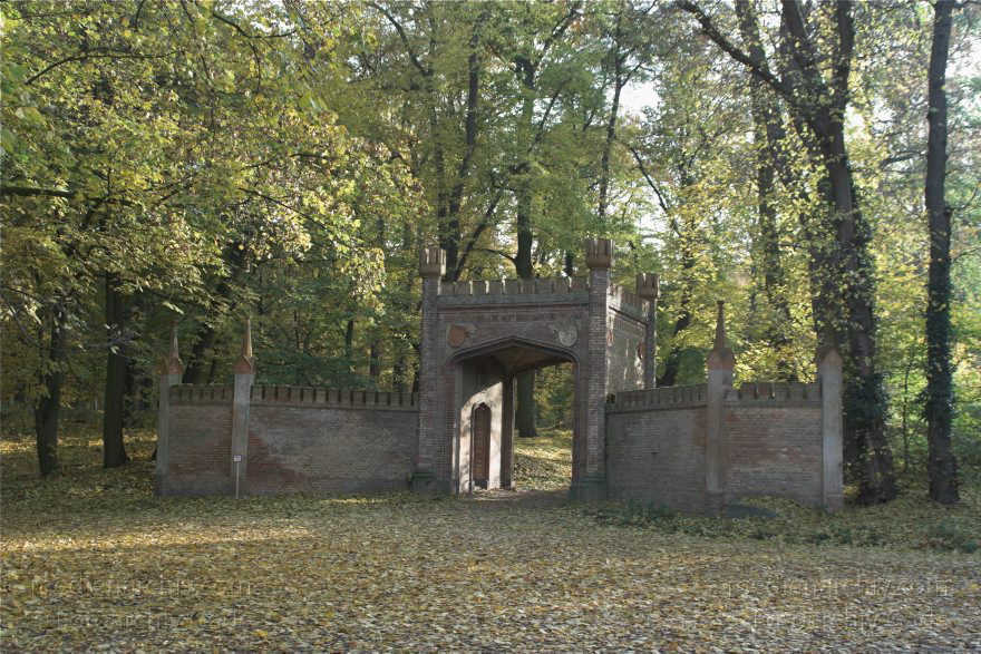 Berlin. Steglitz-Zehlendorf. Ortsteil Wannsee. Park beim Glienicker Schloss
1. 11. 2009. Berlin. Steglitz-Zehlendorf. Ortsteil Wannsee. Park beim Glienicker Schloss
Schlüsselwörter: Berlin;Deutschland;Germany;Glienicke;Herbst;Park;Steglitz-Zehlendorf;Wald;Wannsee;2009;Zehlendorf