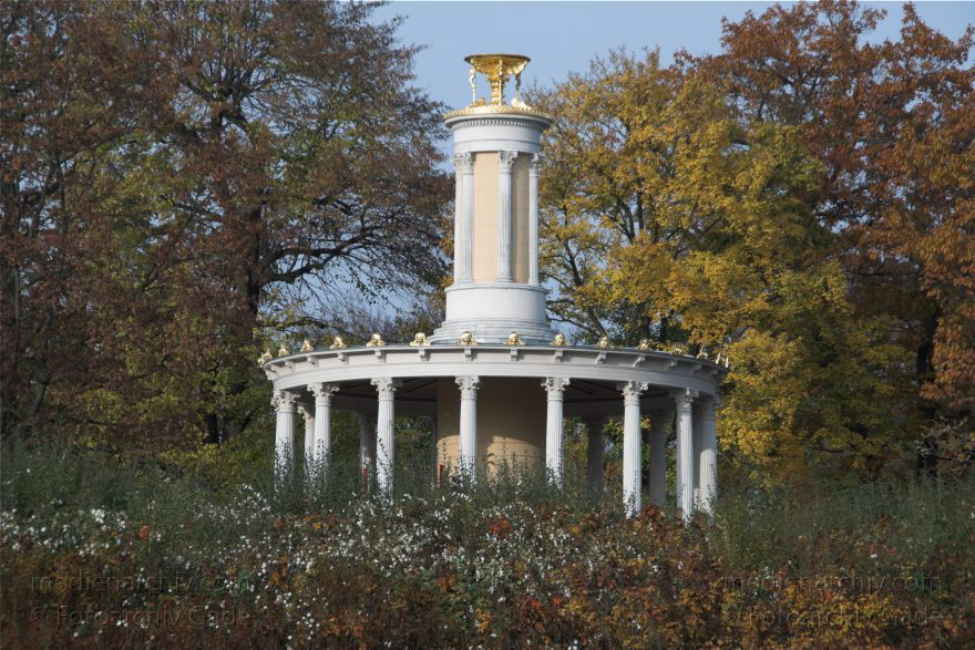 Berlin. Steglitz-Zehlendorf. Ortsteil Wannsee. Park beim Glienicker Schloss
1. 11. 2009. Berlin. Steglitz-Zehlendorf. Ortsteil Wannsee. Park beim Glienicker Schloss
Schlüsselwörter: Berlin;Deutschland;Germany;Glienicke;Herbst;Park;Steglitz-Zehlendorf;Wald;Wannsee;2009;Zehlendorf