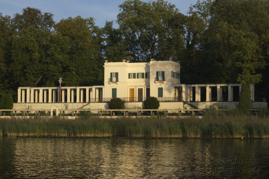 Berlin. Zehlendorf. Wannsee. Schloss Glienicke am Havel
20. 9. 2011. Berlin. Zehlendorf. Wannsee. Schloss Glienicke am Fluss Havel
Schlüsselwörter: Berlin;Deutschland;Fluss;Germany;Glienicke;Havel;Schloss Glienicke;Wannsee;2011;Zehlendorf