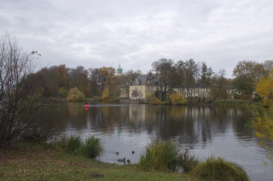 Berlin. Zehlendorf. Jagdschloss Glienicke an der Glienicker Lake.
10. 11. 2012. Berlin. Zehlendorf. Jagdschloss Glienicke an der Glienicker Lake.
Schlüsselwörter: Berlin;Deutschland;Germany;Glienicker Lake;Jagdschloss Glienicke;Schloss;2012;Zehlendorf