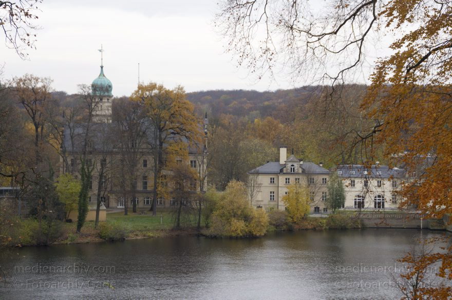Berlin. Zehlendorf. Jagdschloss Glienicke an der Glienicker Lake.
10. 11. 2012. Berlin. Zehlendorf. Jagdschloss Glienicke an der Glienicker Lake.
Schlüsselwörter: Berlin;Deutschland;Germany;Glienicker Lake;Jagdschloss Glienicke;Schloss;2012;Zehlendorf