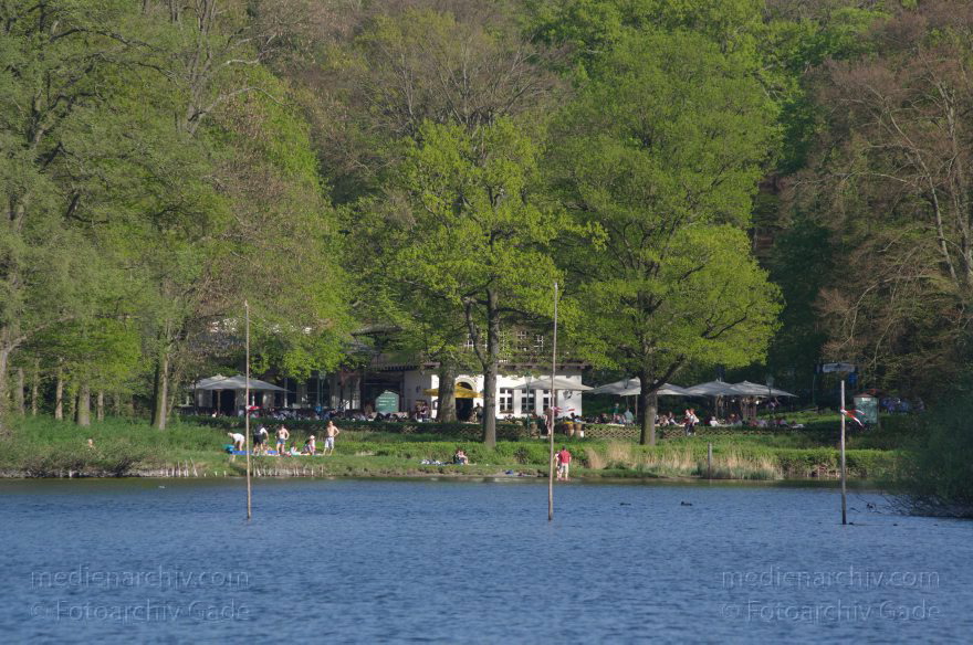 Berlin. Zehlendorf. Wannsee. Grunewald. Havel. Uferwiesen beim Wirtshaus Moorlake
28. 4. 2012. Berlin. Zehlendorf. Wannsee. Grunewald. Havel. Uferwiesen beim Wirtshaus Moorlake
Schlüsselwörter: Berlin;Deutschland;Germany;Grunewald;Havel;Restaurant;Wannsee;Wirtshaus Moorlake;2012;Zehlendorf