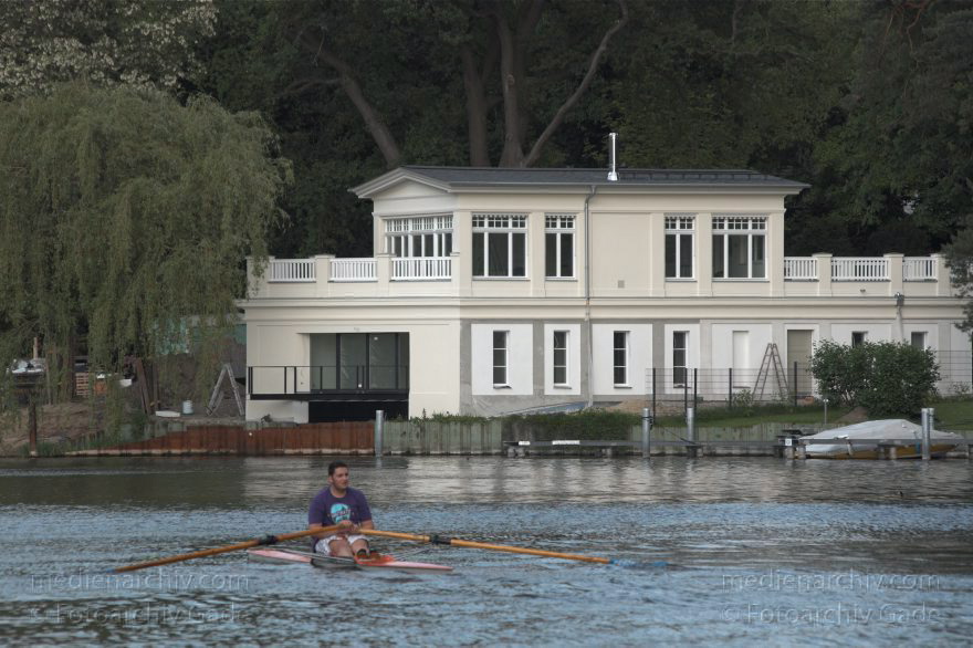 Berlin. Zehlendorf. Wannsee. Kleiner Wannsee. Rudervereine. Ruderboote. Ruderer
22. 5. 2011. Berlin. Zehlendorf. Wannsee. Kleiner Wannsee. Rudervereine. Ruderboote. Ruderer
Schlüsselwörter: Berlin;Boote;Deutschland;Germany;Kleiner Wannsee;Ruderboote;Ruderer;Rudervereine;Wannsee;Wassersport;2011;Zehlendorf