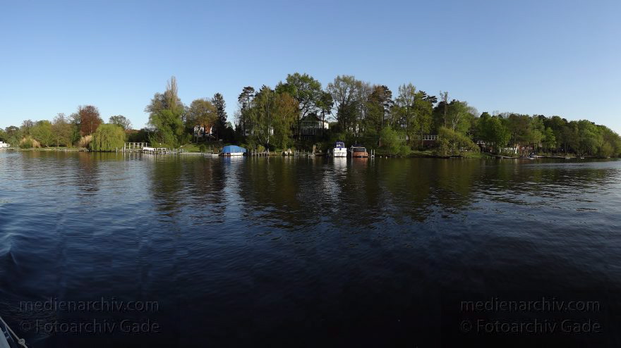 Berlin. Zehlendorf. Wannsee. Kleiner Wannsee
28. 4. 2012. Berlin. Zehlendorf. Wannsee. Kleiner Wannsee
Schlüsselwörter: Berlin;Deutschland;Germany;Kleiner Wannsee;Wannsee;2012;Zehlendorf