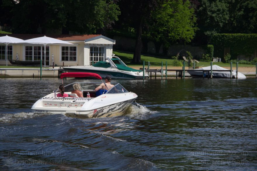 Berlin. Zehlendorf. Wannsee. Kleiner Wannsee
26. 5. 2012. Berlin. Zehlendorf. Wannsee. Kleiner Wannsee
Schlüsselwörter: Berlin;Deutschland;Germany;Kleiner Wannsee;Motorboote;Sportboote;Wannsee;2012;Zehlendorf
