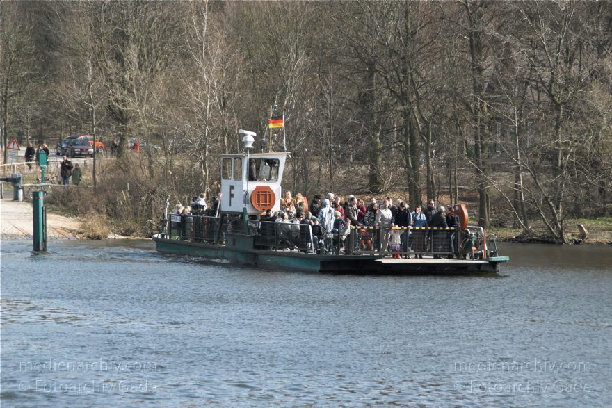 Berlin. Zehlendorf. Wannsee. Pfaueninsel. Havel. Fähre zur Pfaueninsel.
3. 4. 2010. Berlin. Zehlendorf. Wannsee. Pfaueninsel. Havel. Fähre zur Pfaueninsel.
Schlüsselwörter: Berlin;Deutschland;Fähre;Germany;Havel;Pfaueninsel;Wannsee;2010;Zehlendorf