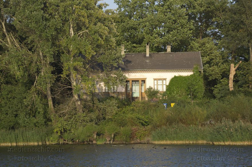 Berlin. Zehlendorf. Wannsee. Pfaueninsel im Havel.
20. 9. 2011. Berlin. Zehlendorf. Wannsee. Pfaueninsel im Fluss Havel.
Schlüsselwörter: Berlin;Deutschland;Germany;Pfaueninsel;Wannsee;2011;Zehlendorf