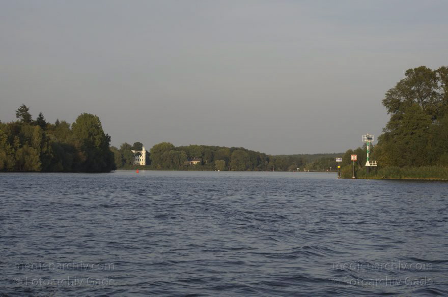 Berlin. Zehlendorf. Wannsee. Pfaueninsel im Havel.
20. 9. 2011. Berlin. Zehlendorf. Wannsee. Pfaueninsel im Fluss Havel.
Schlüsselwörter: Berlin;Deutschland;Germany;Pfaueninsel;Wannsee;2011;Zehlendorf