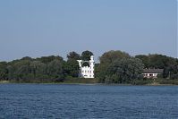 Dateiname=Berlin-Zehlendorf-Wannsee-Pfaueninsel-20110506-16.jpg
Dateigröße=143KB
Abmessungen: 880x588
hinzugefügt am: 04. Januar 2016 Berlin-Zehlendorf-Wannsee-Pfaueninsel-20110506-16.jpg