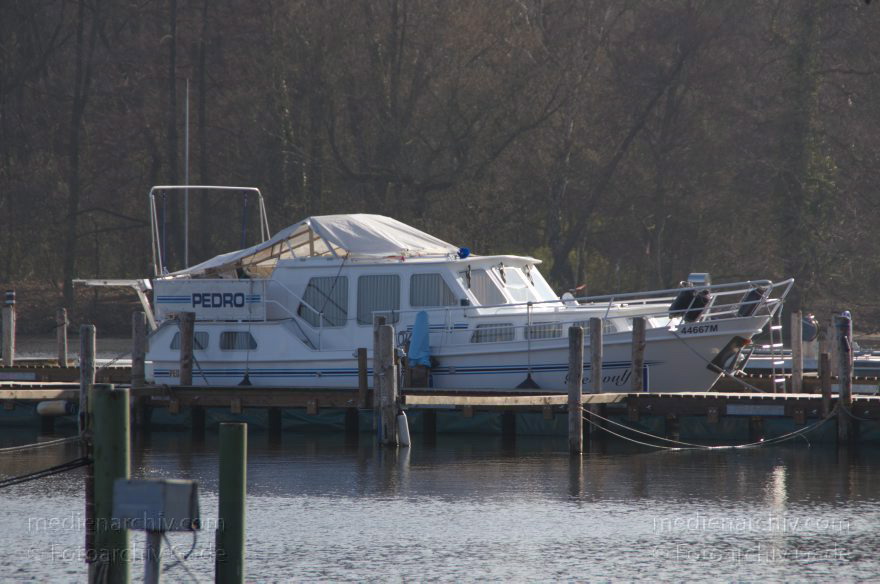 Berlin. Zehlendorf. Wannsee. Boote am Pohlesee
25. 3. 2012. Berlin. Zehlendorf. Wannsee. Boote am Pohlesee
Schlüsselwörter: Berlin;Boote;Deutschland;Germany;Liegeplatz;Motorboot;Pohlesee;Wannsee;2012;Zehlendorf