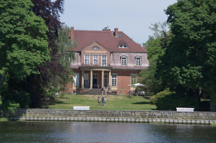 Berlin. Zehlendorf. Wannsee. Pohlesee. Villa Wannseeforum - Jugendbildungsstätte
26. 5. 2012. Berlin. Zehlendorf. Wannsee. Pohlesee. Villa Wannseeforum. Jugendbildungsstätte
Schlüsselwörter: Berlin;Deutschland;Germany;Pohlesee;Villa;Wannsee;Wannseeforum;2012;Zehlendorf