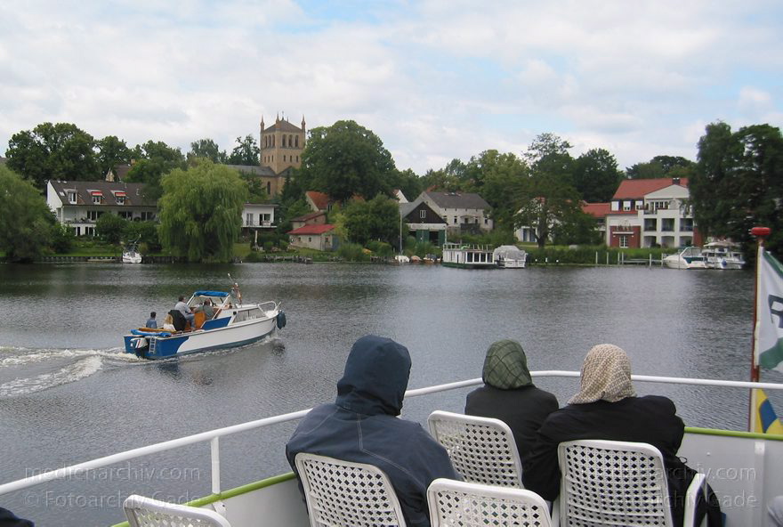 Berlin. Zehlendorf. Stölpchensee. Dampferfahrt
10. 7. 2003. Berlin. Zehlendorf. Wannsee. Stölpchensee. Dampferfahrt
Schlüsselwörter: Ausflugsdampfer;Berlin;Dampferfahrt;Deutschland;Fahrgastschiffe;Germany;Stölpchensee;Wannsee;2003;Zehlendorf