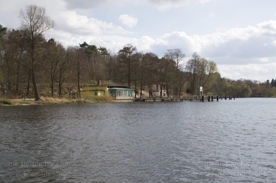 Berlin. Zehlendorf. Wannsee. Kleiner Wannsee
1. 4. 2012. Berlin. Zehlendorf. Wannsee. Kleiner Wannsee
Schlüsselwörter: Berlin;Boote;Deutschland;Germany;Kleiner Wannsee;Liegeplatz;Pohlesee;Wannsee;2012;Zehlendorf
