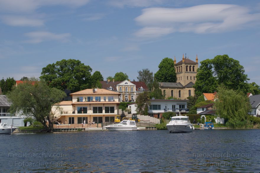 Berlin. Zehlendorf. Wannsee. Motorboote auf dem Stölpchensee
19. 5. 2012. Berlin. Zehlendorf. Wannsee. Motorboote auf dem Stölpchensee
Schlüsselwörter: Berlin;Deutschland;Germany;Motorboote;Stölpchensee;Wannsee;2012;Zehlendorf