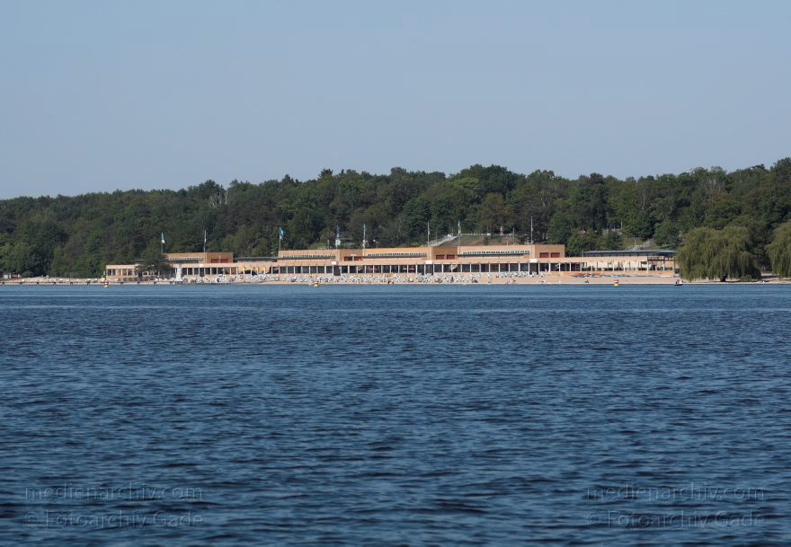 Berlin. Zehlendorf. Wannsee. Strandbad Wannsee
6. 5. 2011. Berlin. Zehlendorf. Wannsee. Strandbad Wannsee
Schlüsselwörter: Berlin;Deutschland;Germany;Strandbad Wannsee;Wannsee;2011;Zehlendorf