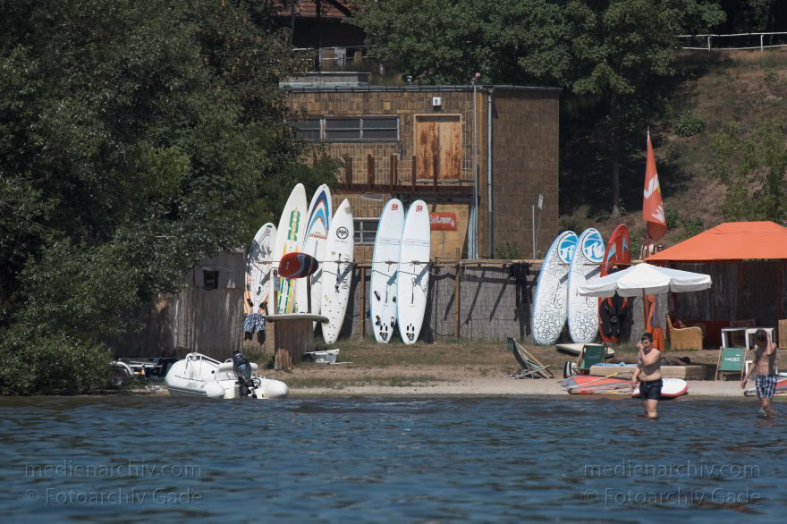 Berlin. Zehlendorf. Wannsee. Surfboardverleih
4. 6. 2011. Berlin. Zehlendorf. Wannsee. Surfboardverleih
Schlüsselwörter: Berlin;Deutschland;Germany;Surfboard;Wannsee;Windsurfing;2011;Zehlendorf