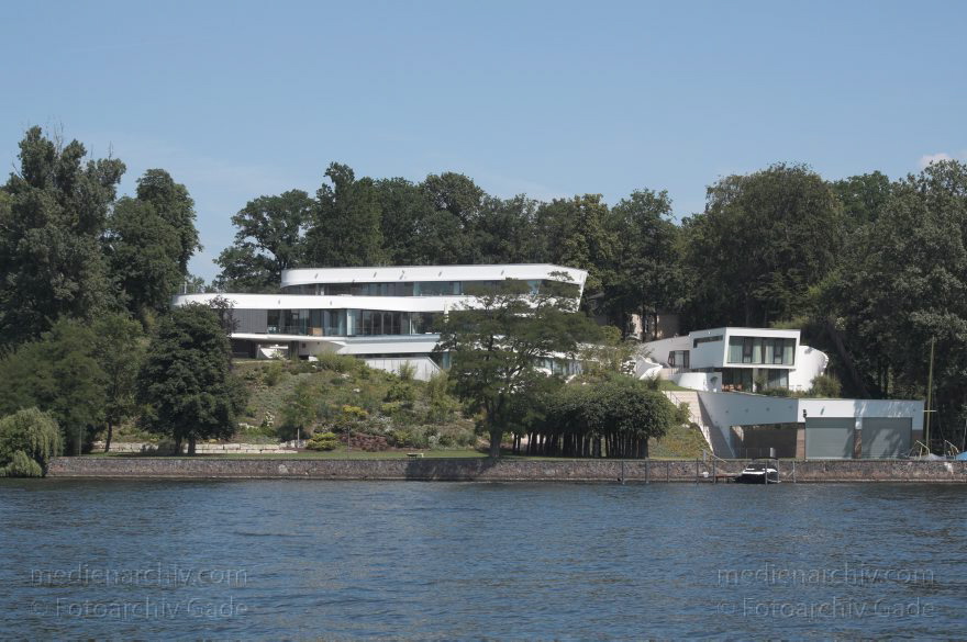 Berlin. Zehlendorf. Wannsee. Moderne Villa auf Schwanenwerder
4. 6. 2011. Berlin. Zehlendorf. Wannsee. Moderne Villa auf Schwanenwerder
Schlüsselwörter: Berlin;Deutschland;Germany;Nikolassee;Schwanenwerder;Wannsee;2011;Zehlendorf