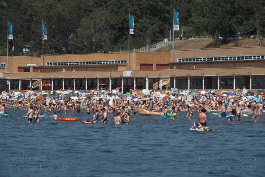 Berlin. Zehlendorf. Wannsee. Strandbad Wannsee. Freibad. Ruderboote
4. 6. 2011. Berlin. Zehlendorf. Wannsee. Strandbad Wannsee. Freibad. Ruderboote
Schlüsselwörter: Berlin;Deutschland;Freibad;Germany;Strandbad Wannsee;Wannsee;2011;Zehlendorf