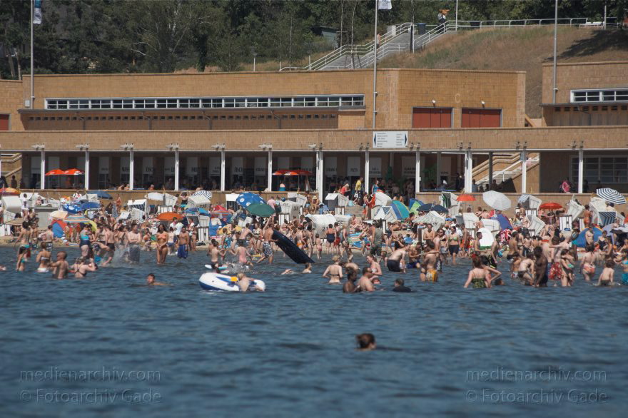 Berlin. Zehlendorf. Wannsee. Strandbad Wannsee. Freibad. Ruderboote
4. 6. 2011. Berlin. Zehlendorf. Wannsee. Strandbad Wannsee. Freibad. Ruderboote
Schlüsselwörter: Berlin;Deutschland;Freibad;Germany;Strandbad Wannsee;Wannsee;2011;Zehlendorf