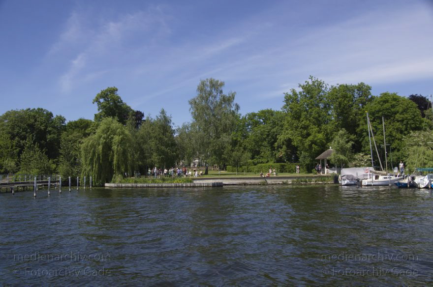 Berlin. Zehlendorf. Wannsee. Villa am Ufer
26. 5. 2012. Berlin. Zehlendorf. Wannsee. Villa am Ufer
Schlüsselwörter: Berlin;Deutschland;Germany;Ufer;Villa;Wannsee;2012;Zehlendorf