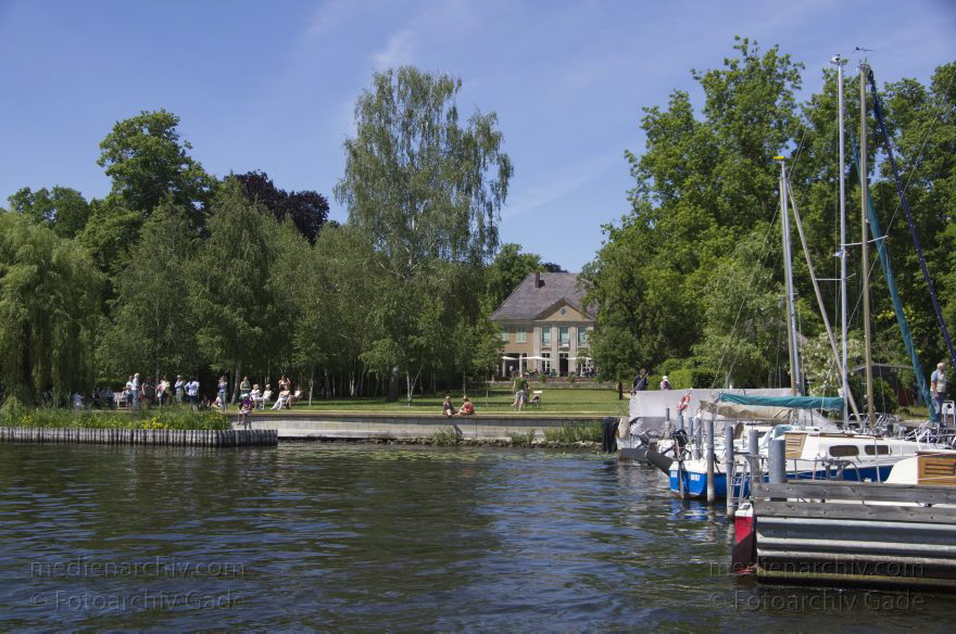 Berlin. Zehlendorf. Wannsee. Liebermann Villa. Marina für Sportboote
26. 5. 2012. Berlin. Zehlendorf. Wannsee. Liebermann Villa. Marina für Sportboote
Schlüsselwörter: Berlin;Deutschland;Germany;Liebermann Villa;Marina;Sportboote;Ufer;Villa;Wannsee;2012;Zehlendorf