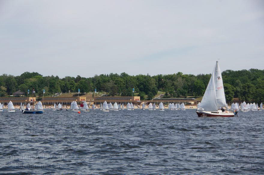 Berlin. Zehlendorf. Segelboote auf dem Wannsee. Hinten: Strandbad Wannsee. Schwimmbad. segeln
26. 5. 2012. Berlin. Zehlendorf. Segelboote auf dem Wannsee. Hinten: Strandbad Wannsee. Schwimmbad. segeln
Schlüsselwörter: Berlin;Deutschland;Germany;Schwimmbad;Segelboote;segeln;Sportboote;Strandbad;Wannsee;2012;Zehlendorf
