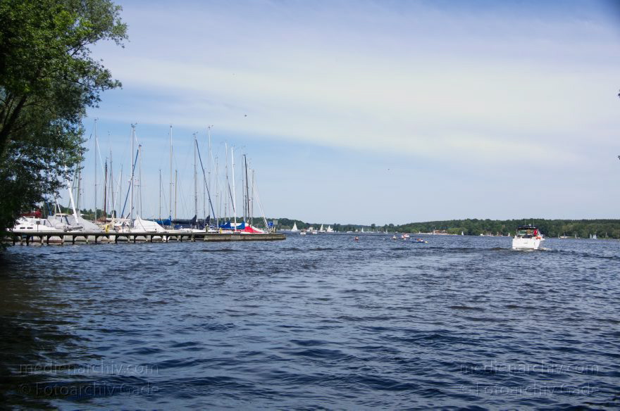Berlin. Zehlendorf. Wannsee. Marina. Hafen für Sportboote
26. 5. 2012. Berlin. Zehlendorf. Wannsee. Marina. Hafen für Sportboote
Schlüsselwörter: Berlin;Deutschland;Germany;Marina;Sportboote;Wannsee;2012;Zehlendorf