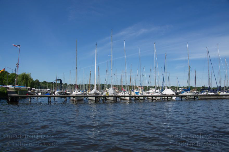 Berlin. Zehlendorf. Wannsee. Marina. Hafen für Sportboote
26. 5. 2012. Berlin. Zehlendorf. Wannsee. Marina. Hafen für Sportboote
Schlüsselwörter: Berlin;Boote;Deutschland;Germany;Marina;Sportboote;Wannsee;2012;Zehlendorf